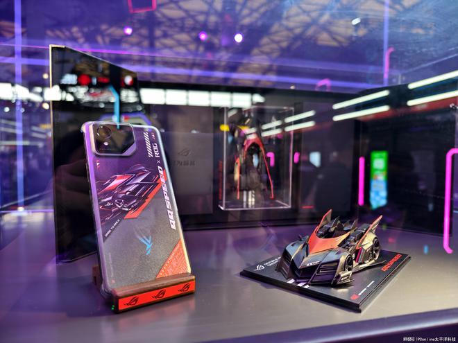 2024 ChinaJoy开展！ROG游戏手机8+电竞潮物亮相(图5)
