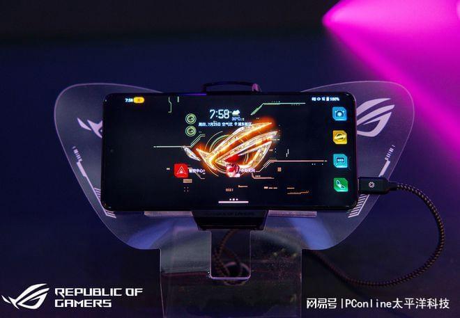 2024 ChinaJoy开展！ROG游戏手机8+电竞潮物亮相(图2)