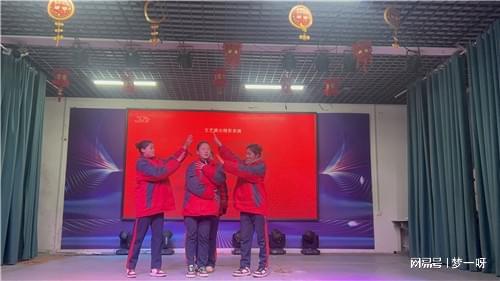 如何应对孩子深夜偷玩手机游戏的问题？