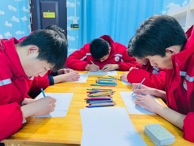 孩子沉迷游戏难自拔？读懂内心缺口、避开雷区、转变身份来帮忙(图2)